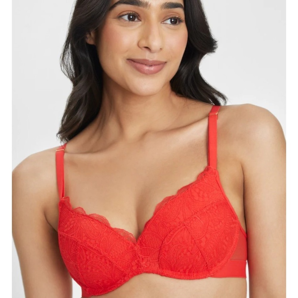 Red Lace Wirefree Bra with J-Hook Racerback and‎ Front Adjusters